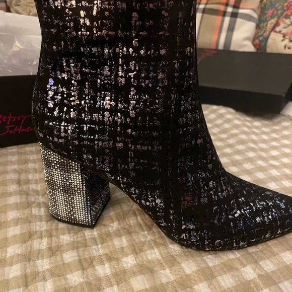 Betsey Johnson Stylish Black Ankle Boots - Picture 3 of 6